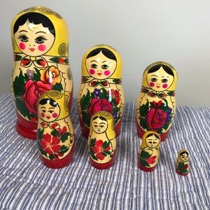 Vintage Russian Nesting Dolls 7 Piece Traditional